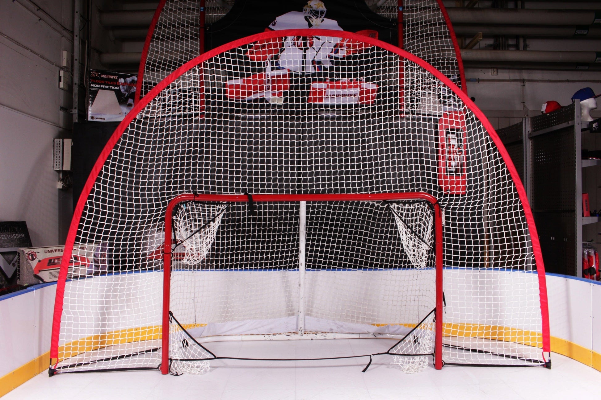 Hockey_goal_with_attached_backstop